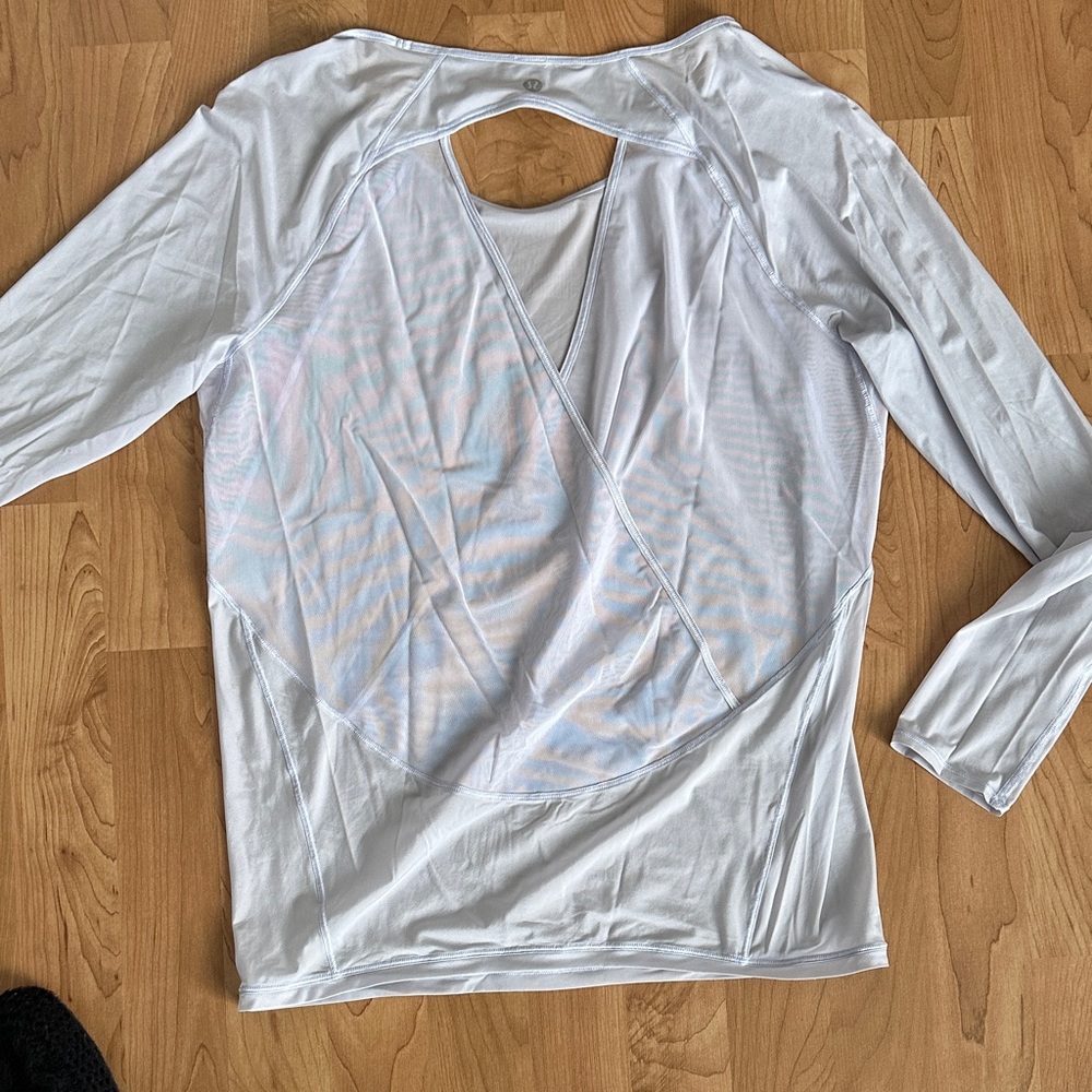 Lululemon Like New Women's Long Sleeve Tee - Picture 4 of 6